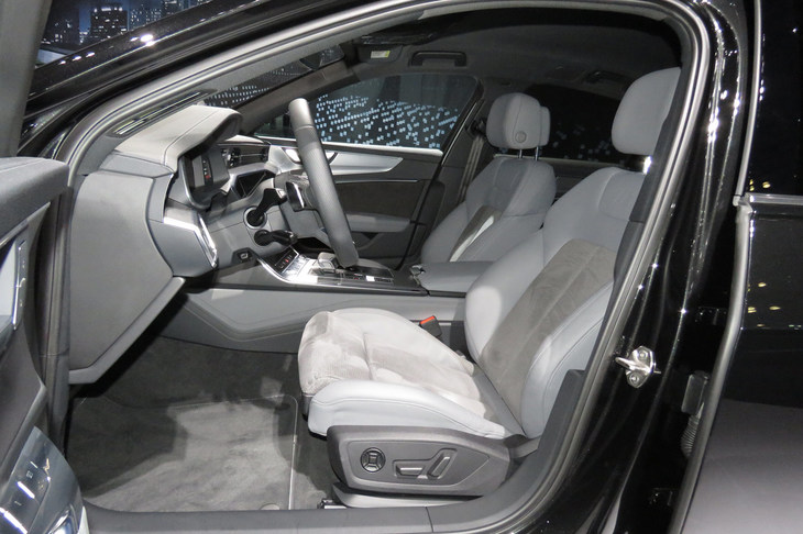 アウディA6（フロントシート）