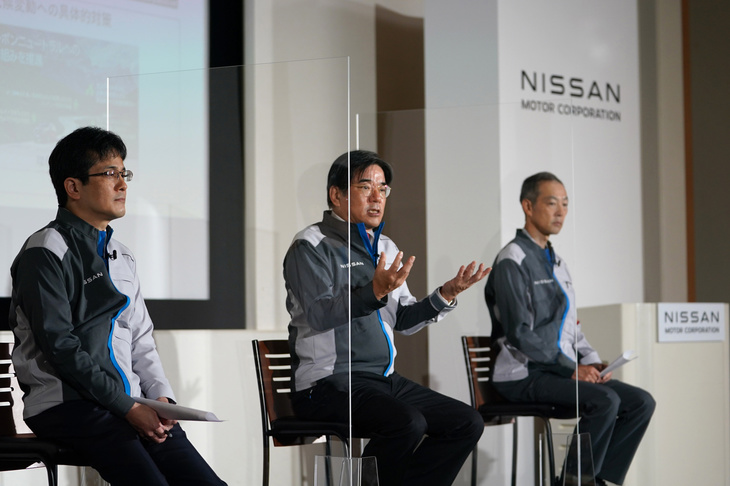 報道陣の質問に回答する坂本副社長。バイオエタノールの生産については、日本でも各地で事業化が模索されている。日産が代替燃料による燃料電池を実用化したら、大きな推進力になると思うのだが……。