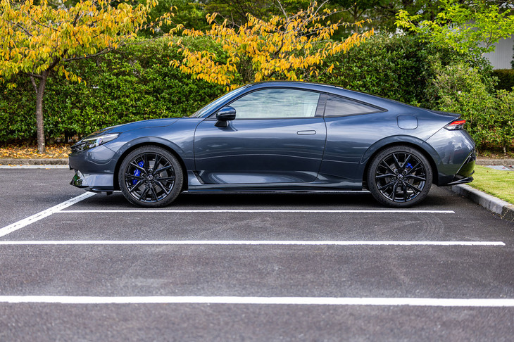 新型「プレリュード」のボディーサイズは全長×全幅×全高＝4520×1880×1355mmで、ホイールベースは2605mm。全高に占めるタイヤの割合を約50％に設定した、力強さと伸びやかさを両立したサイドプロポーションが目を引く。