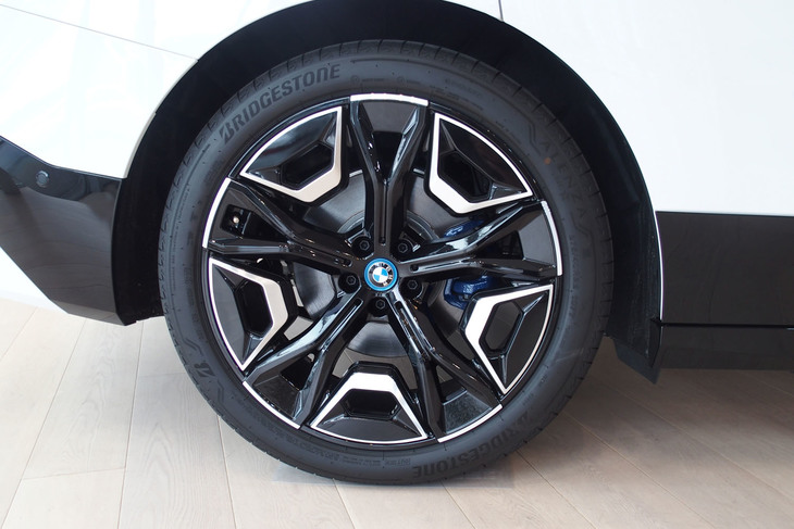 BMW iX（リアホイール）