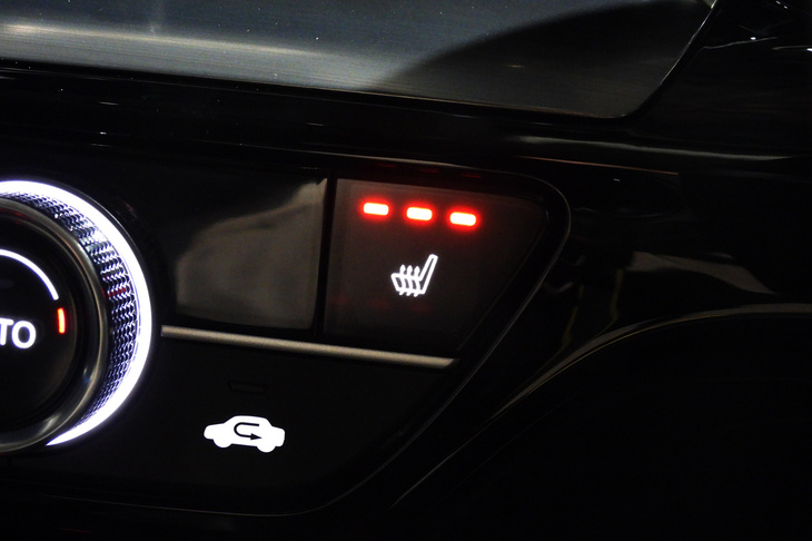 ホンダCR-V e：HEV RS（シートヒータースイッチ）