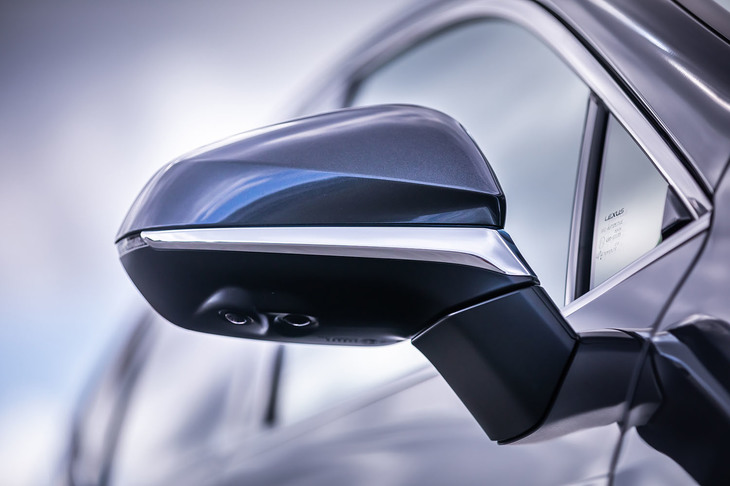 NX450h＋“バージョンL”（ドアミラー）