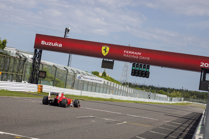 多くのギャラリーがくぎ付けとなったF1マシンの走行シーン。1989年の「640」や2003年の「F2003-GA」、そして2010年の「F10」が快音を響かせた。