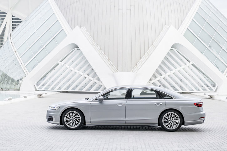 Lモデルのボディーサイズは5302×1945×1488mm。