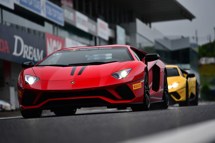 最高出力は700psから740psへ。ボディーの空力性能やシャシーにも大きく手が入っている。