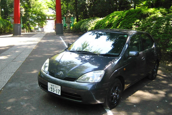 筆者のかつての愛車、初代「トヨタ・プリウス」。