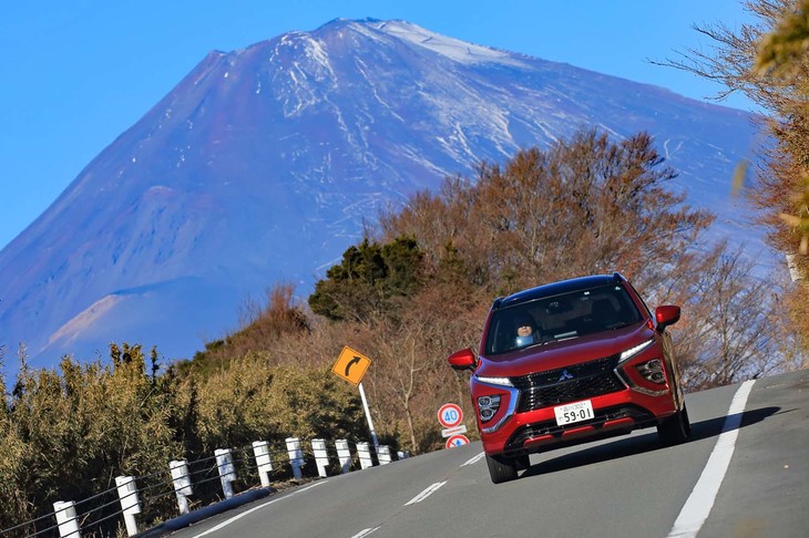 ドライブモードの「ターマック」を選べるのはプラグインハイブリッドモデルのみ。ツインモーター4WDによる旋回制御とアクセル操作に対するレスポンスが最高レベルになる。