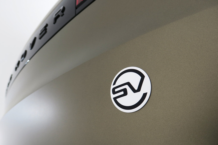 レンジローバー・スポーツSVエディションワン（「SV」バッジ）