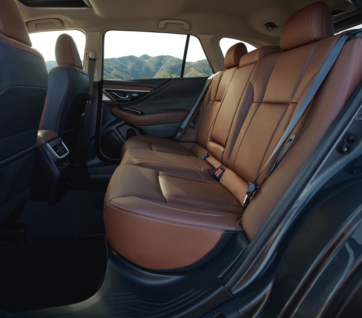 新型「アウトバック」では、2745mmのホールベースは延長されていないものの、後席のスペースは拡大されている。