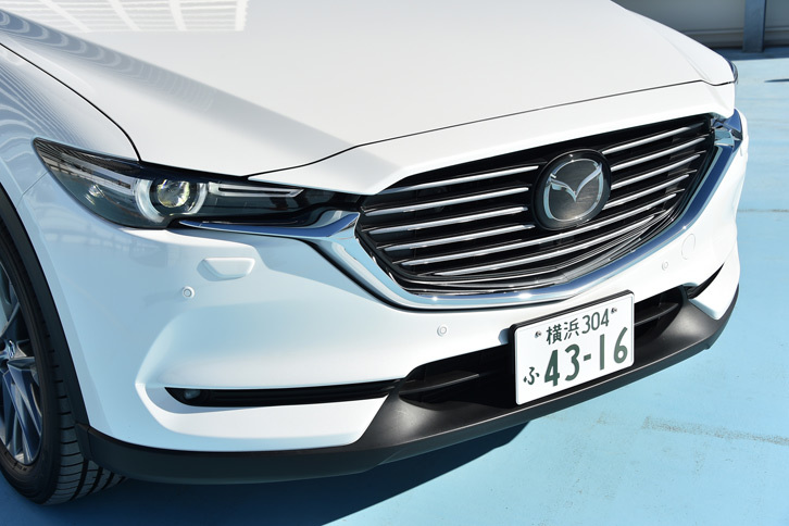 「CX-8」のヘッドランプは全車LED式で、4WDのテスト車にはヘッドランプウオッシャーも備わる。