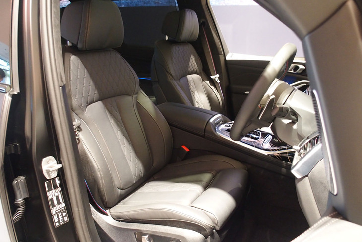 BMW X7ブラックアルファ（フロントシート）
