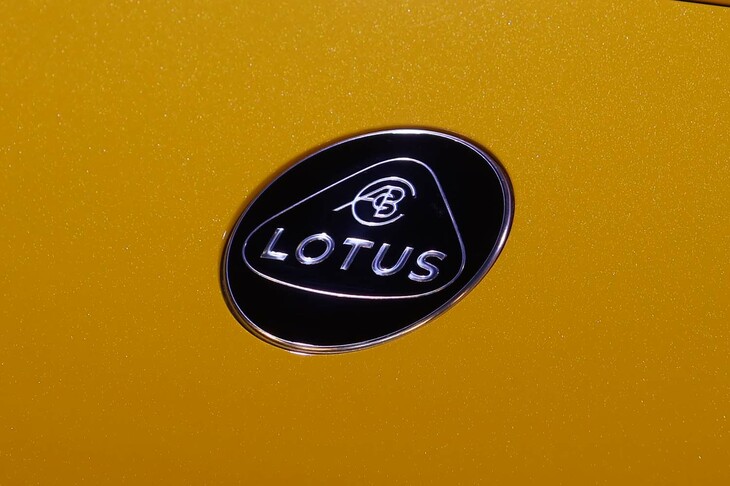 ロータス・エレトレR（フロントエンブレム）