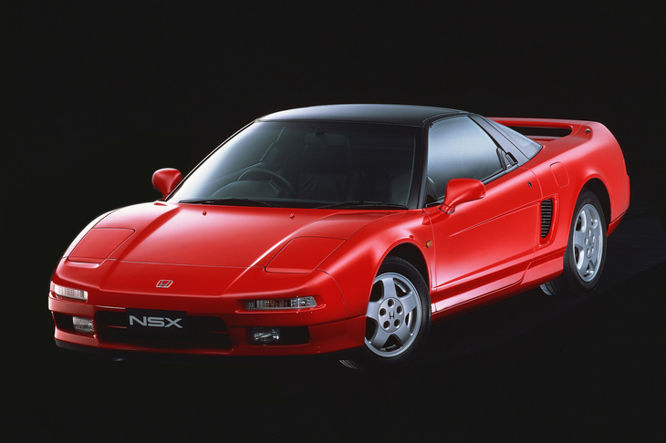 スーパーカーの歴史を変えたとも評される「ホンダNSX」。1990年9月13日に発表、翌9月14日に販売が開始された。