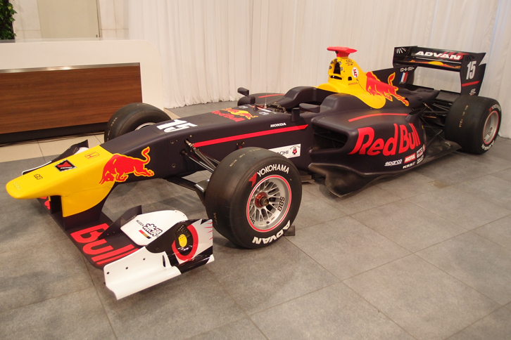 こちらは、チーム・ムゲンからスーパーフォーミュラに参戦するピエール・ガズリーのマシン。スポンサーであるレッドブルのカラーリングが施されている。