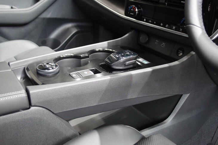 日産エクストレイルX e-4ORCE エクストリーマーX（センターコンソール）