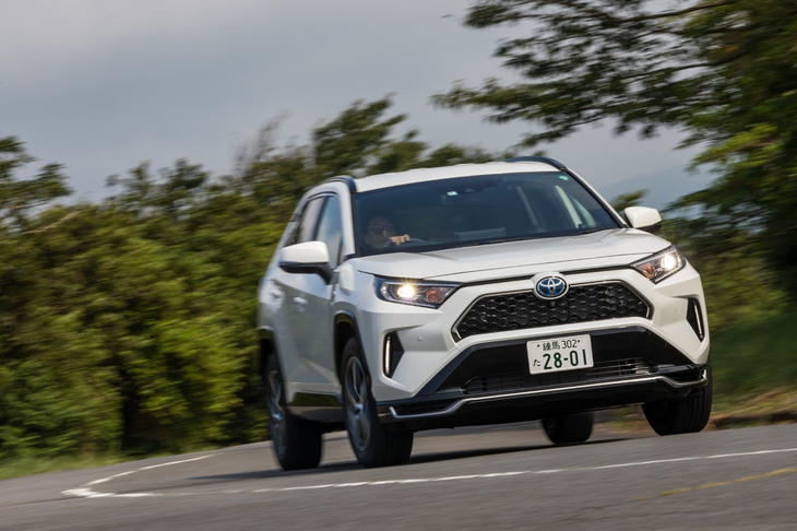 「E-Booster」とは「RAV4 PHV」の開発コンセプト。「電気の力で走る喜びをブーストする」という意味だ。