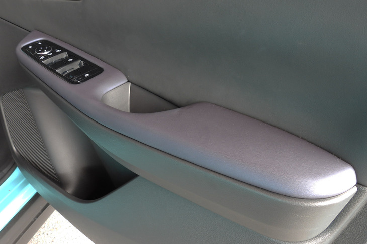 日産リーフB7 G（フロントドアアームレスト）