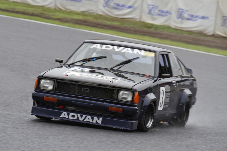 TSカップでポール・トゥ・フィニッシュを飾った「阿久津製作所サニー」。ウエットレースだった決勝のファステストラップ1分10秒099は、全レースを通じてこの日のベストタイムだった。