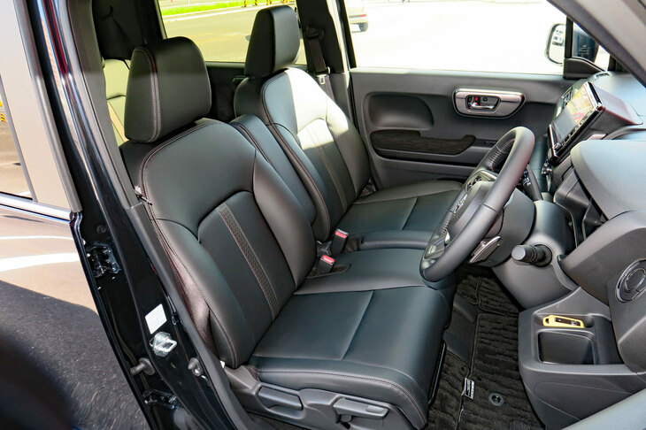 ホンダN-WGNカスタムL・ターボ（フロントシート）