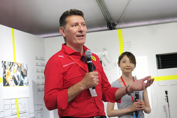 「フェラーリ・クラシケ」のマーケティング等を統括するファビオ・メネゴン氏。フェラーリでは1947年に製造した最初の市販モデル「125S」のころから、すべての部品の設計図を保管しており、だからこそフェラーリ・クラシケでは、完全にオリジナルの状態に車両をレストアでき、認証を付与することができるという。また、最近ではクラシックなフェラーリによるイベントも盛んで、ツーリングやサーキット走行会、果ては氷上走行会なども開催。日本からも「真にドライビングを愛するオーナーたち」が毎回参加しているという。