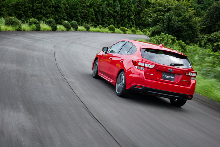 新型「インプレッサ」では全グレードにFFと4WDの両方が用意されている。今回の試乗車は、すべて4WDだった。