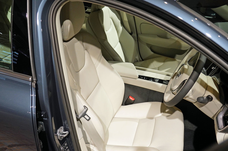 ボルボS60 T5インスクリプション（フロントシート）