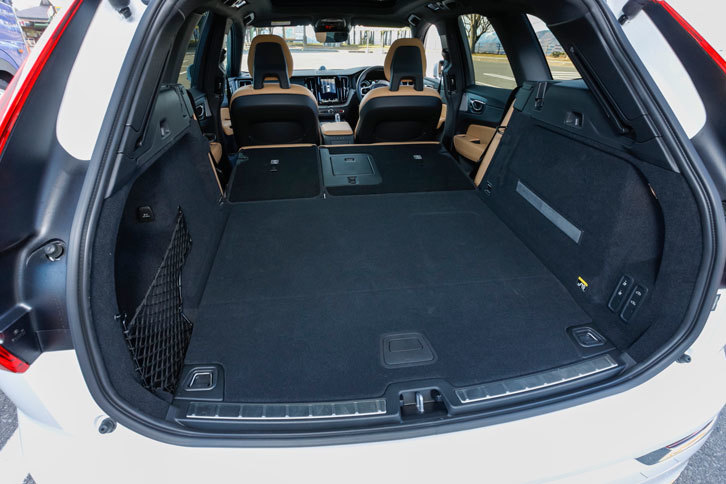 PHEV「T8」の荷室容量は468～1395リッター。T8以外のガソリン車ではさらに容量は増え、505～1432リッターとなる。