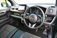 「N-WGN Lスタイル＋ ビター」のインストゥルメントパネルまわり。