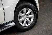 「ファイナルエディション」のタイヤサイズは265/65R17。テスト車にはマッド＆スノー規格に対応した「ダンロップ・グラントレックAT20」が装着されていた。