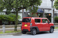 軽クロスオーバーSUVならではのスタイリングと、ライバルにはない機能性、充実した予防安全・運転支援システムが特徴の「タフト」。“走り”に関する出来栄えもよく、非常に競争力の高いモデルに仕上がっていた。