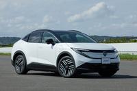 ベースグレードの立ち位置となる「B7 X」だが、大型のデュアルディスプレイにGoogle対応のインフォテインメントシステム、先進運転支援システム「プロパイロット」を標準で備えるなど、機能・装備は充実している。