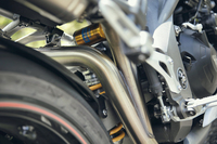 リアサスペンションもオーリンズ製。フルアジャスタブルのモノショックが搭載される。