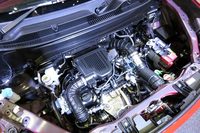 エンジンは1リッター直3直噴ターボのみ。SUVらしいトルクフルな動力性能をかんがみ、NAエンジンやフルハイブリッドシステムの採用は見送られた。