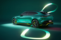 アストンマーティンが「DBX707 AMR24」を発表　F1マシンをモチーフに内外装をデザインの画像