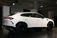 ランボルギーニ、高性能SUVの「ウルス」を日本初公開の画像