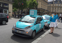 「ブルーカー」は民間向け販売用も存在する。価格は1万2000ユーロ（約153万円）。これはインターネットバンクのプロモーション用に使われていた例。