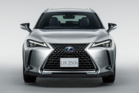 「レクサスUX」のフロントマスク。