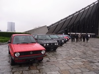 会場前にズラリ