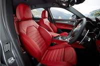 「ステルヴィオ2.0ターボQ4スポーツパッケージ」