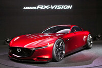 2015年の東京モーターショーに出展されたコンセプトモデル「RX-VISION（ビジョン）」。