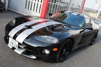 コーティングの施工が完了した「ダッジ・バイパー」。当記事1・2ページ目の写真と色つやを見比べてみてほしい。