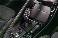 トランスミッションは8段ATを採用する。