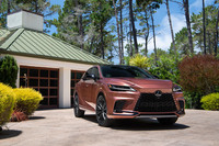 2022年6月1日にデビューを飾った5世代目の「レクサスRX」。7年ぶりのフルモデルチェンジに際しては、「変革に挑戦し、全面刷新を遂げた」とアピールされている。