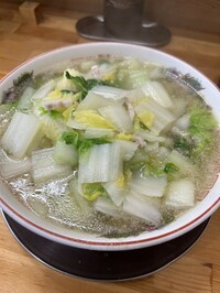 「銀座たんめん」の、たんめん。たんめんの専門店って珍しくないですか？ 白菜たっぷりで、熱々で、やさしいお味。味変は自家製ラー油で！（近藤）