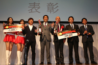 記者会見に先駆けて、2017年シーズンの表彰式も行われた。写真は、ST-Xクラスのワンシーンで、向かって左側を占めるのがシリーズチャンピオン「ARN RACING」。右側がシリーズ2位の「KONDO RACING」。