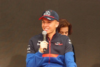 記者会見で終始明るい笑顔を見せていた、トロロッソのルーキー、アレクサンダー・アルボン。テストでは500周もの周回をこなし、開幕戦に臨む。