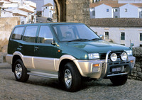 1993年「日産ミストラル」。初代「テラノ」をベースとしたラダーフレームのシャシーに、イタリアのI.DE.Aがデザインした7座ワゴンボディーを架装していた。