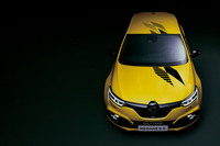 こちらは「ルノー・メガーヌR.S.」の最終量産モデルとなる「メガーヌR.S.ウルティム」。2023年4月の注文受け付け以降は在庫限りの扱いとなっているが、2025年7月現在、中古車市場には登録済未使用車が散見される。