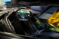 走行情報はドライバーの視線上にバーチャルに投影される。