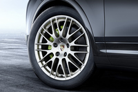 RSスパイダーデザインの大径20インチホイール。